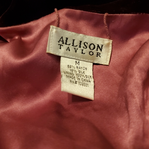 Allison Taylor super soft velvet and silk cropped open wrap.  Size M - Picture 3 of 4